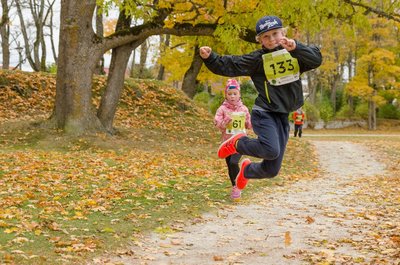 marathon_sport_children_run_autumn_park-1027803.jpg!d.jpg